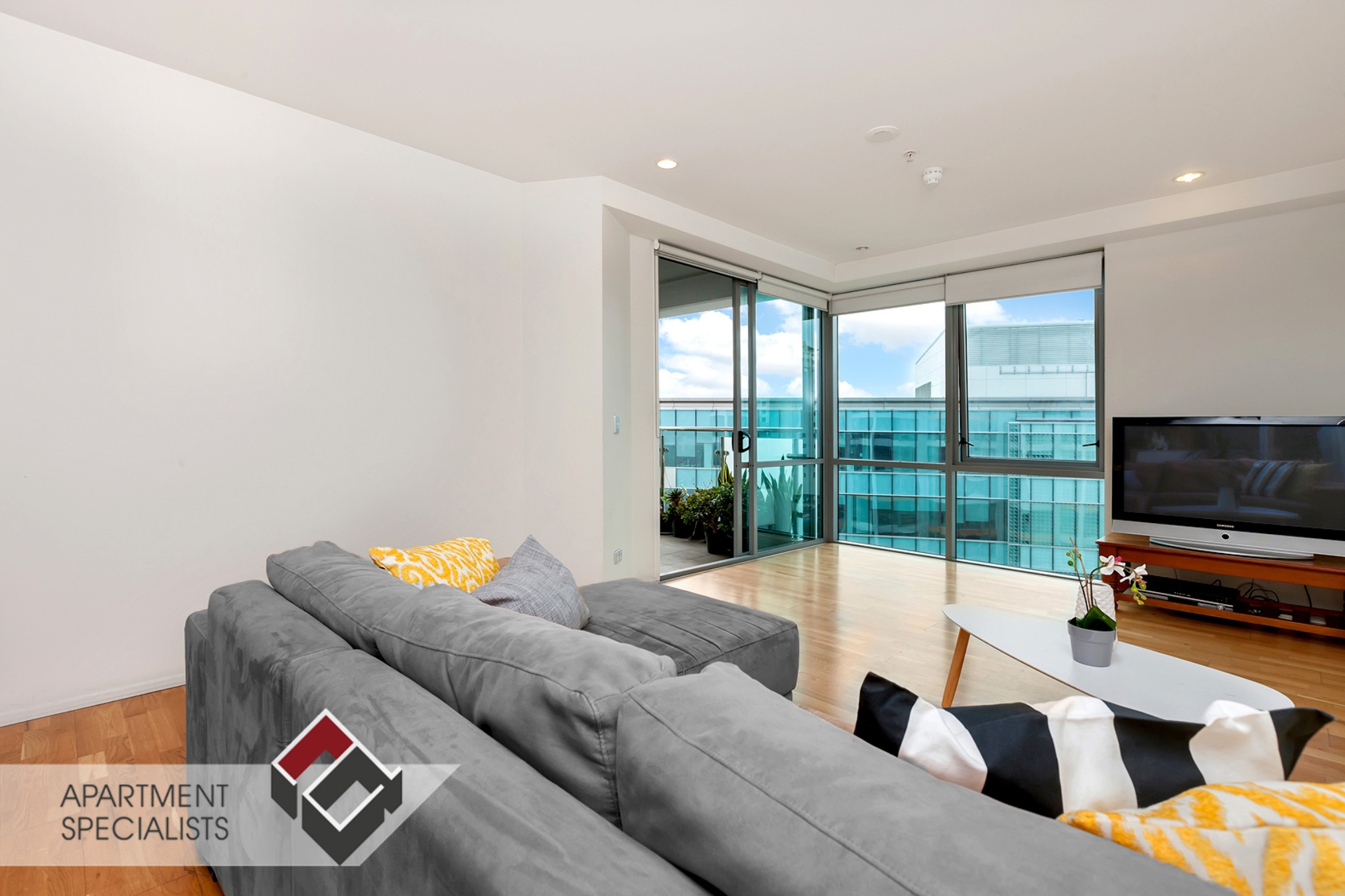 12 | 30 Beach Road, City Centre | Apartment Specialists